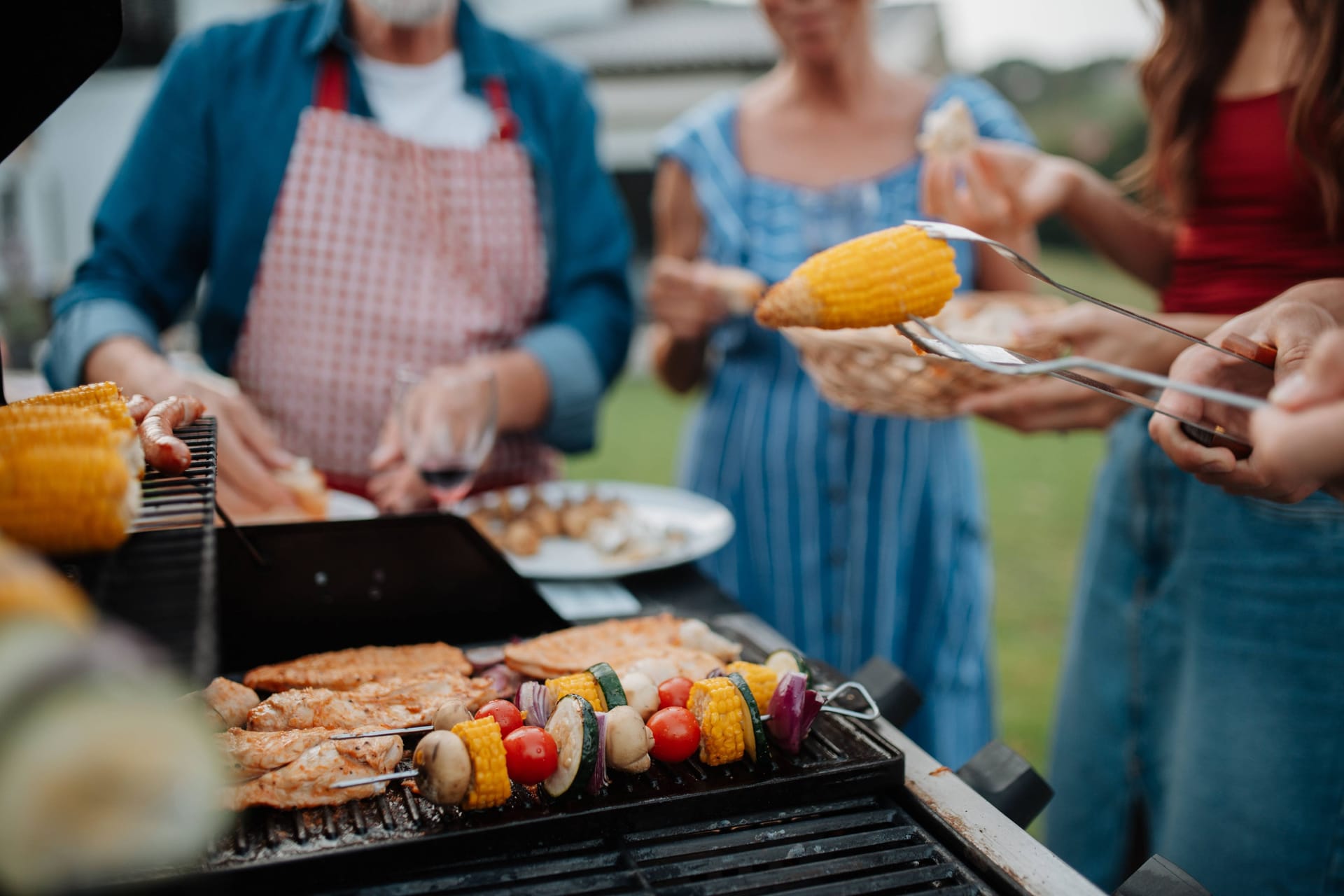 Grillfest: Bei vielen Deutschen kommt mittlerweile auch Gemüse auf den Grill.