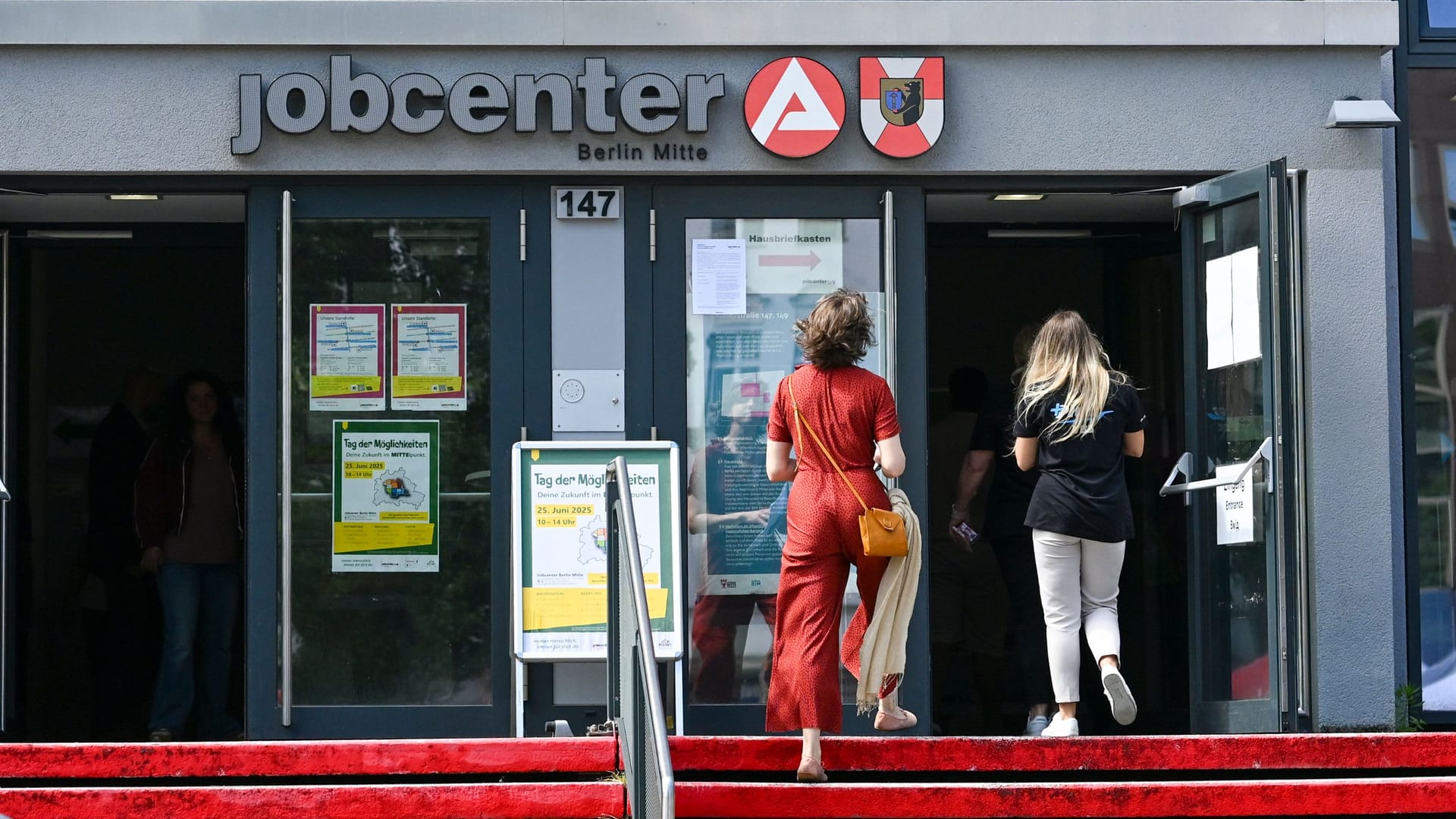 Jobcenter in Berlin: Eine Bürgergeld-Reform soll dem Bund Milliarden-Einsparungen bringen.