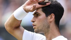 Ein Raunen geht durchs Publikum: Alcaraz von der Rolle