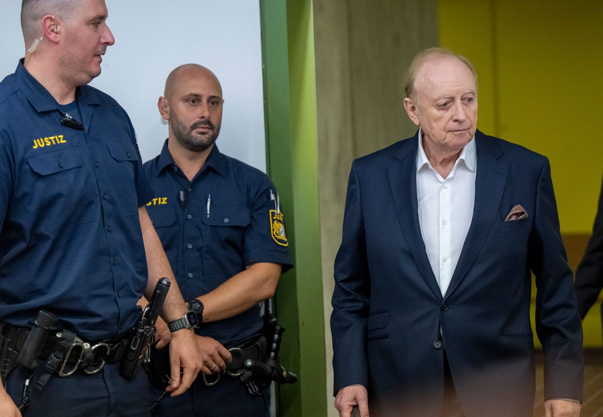 Alfons Schuhbeck: Vor Gericht wirkte der Koch erschöpft.