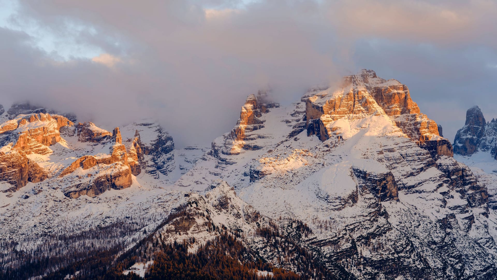 Berge in den Dolomiten: Am Montag traf ein massiver Felssturz auf beide Flanken der Cima Falkner.