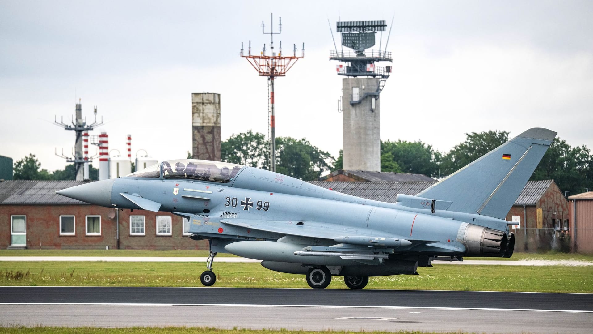 Erste Eurofighter ziehen wieder von Laage nach Wittmund Erste Eurofighter ziehen wieder von Laage nach Wittmund