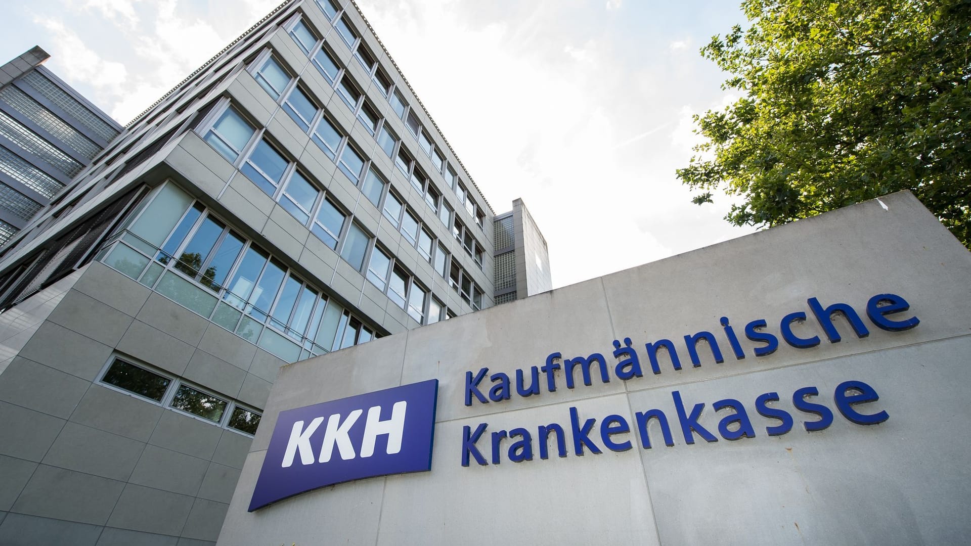 Die Zentrale der KKH in Hannover (Archivfoto): Falsche Abrechnungen in der ambulanten Pflege kosteten die Kasse 2024 Millionen.