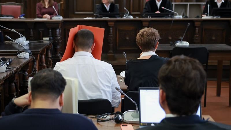 Sieben beziehungsweise siebeneinhalb Jahre Gefängnis erhalten die beiden in Hamburg verurteilten Raser, die das Leben eines Kindes auf dem Gewissen haben.