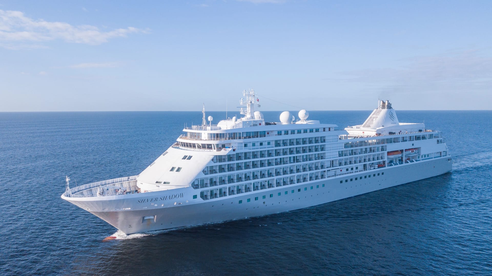 Die "Silver Shadow": Der seltene Luxusliner mit Butler-Service legt am Dienstag in der Hafencity an. Die "Silver Shadow": Der seltene Luxusliner mit Butler-Service legt am Dienstag in der Hafencity an.