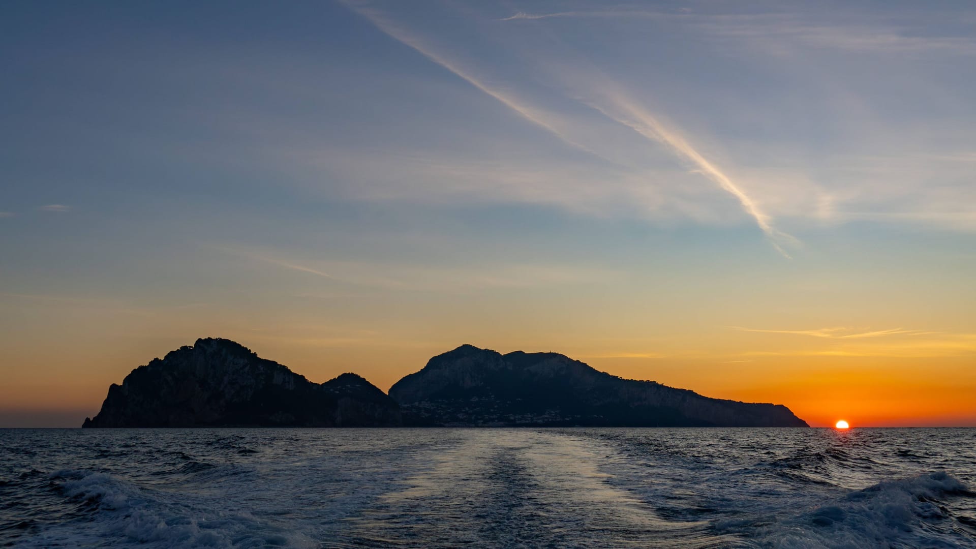 "Wenn auf Capri die rote Sonne im Meer versinkt": Das Lied verbinden viele Deutsche mit der Insel im Golf von Neapel.