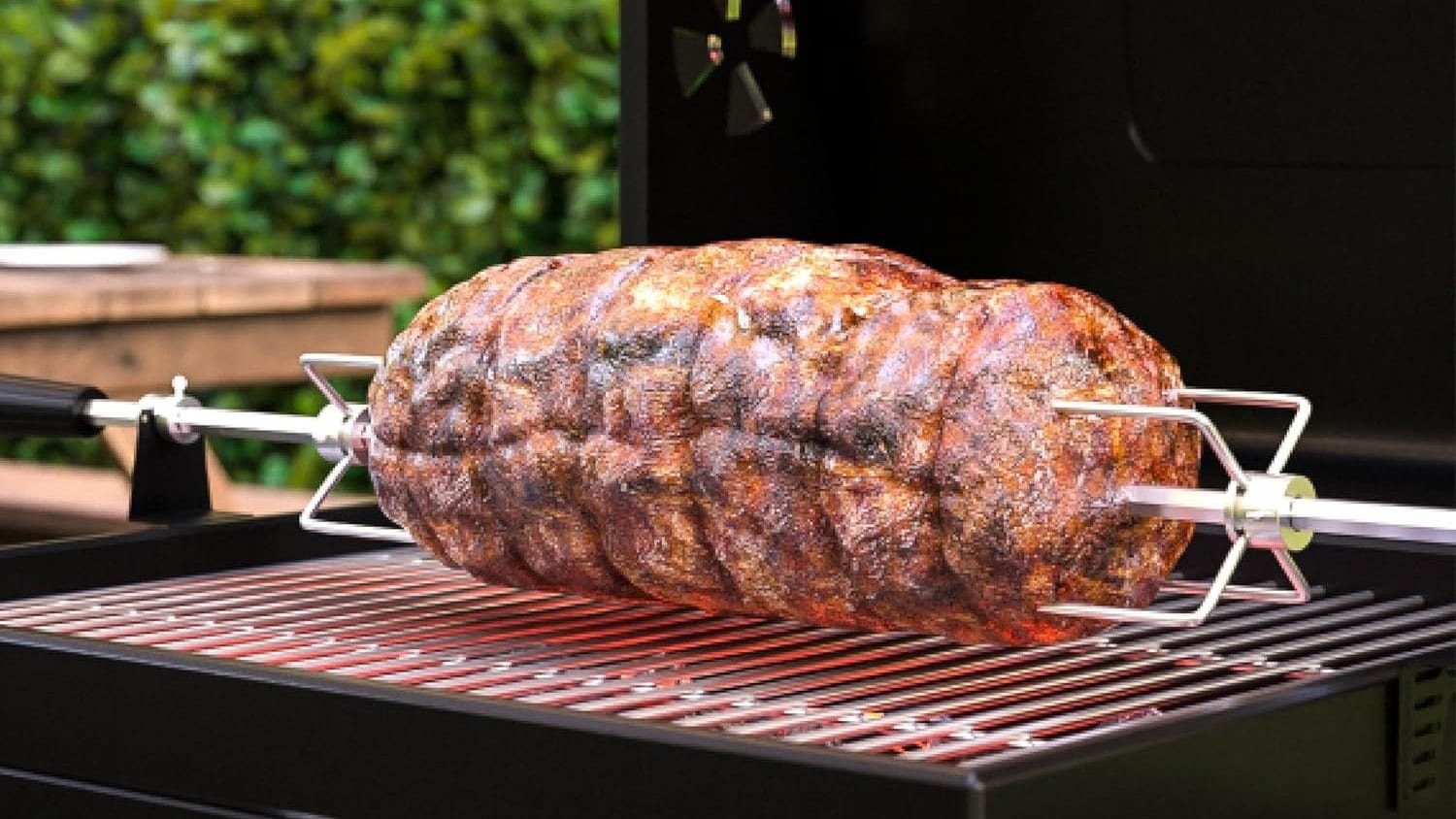 Der Universal Grillspieß von Tepro funktioniert elektrisch.