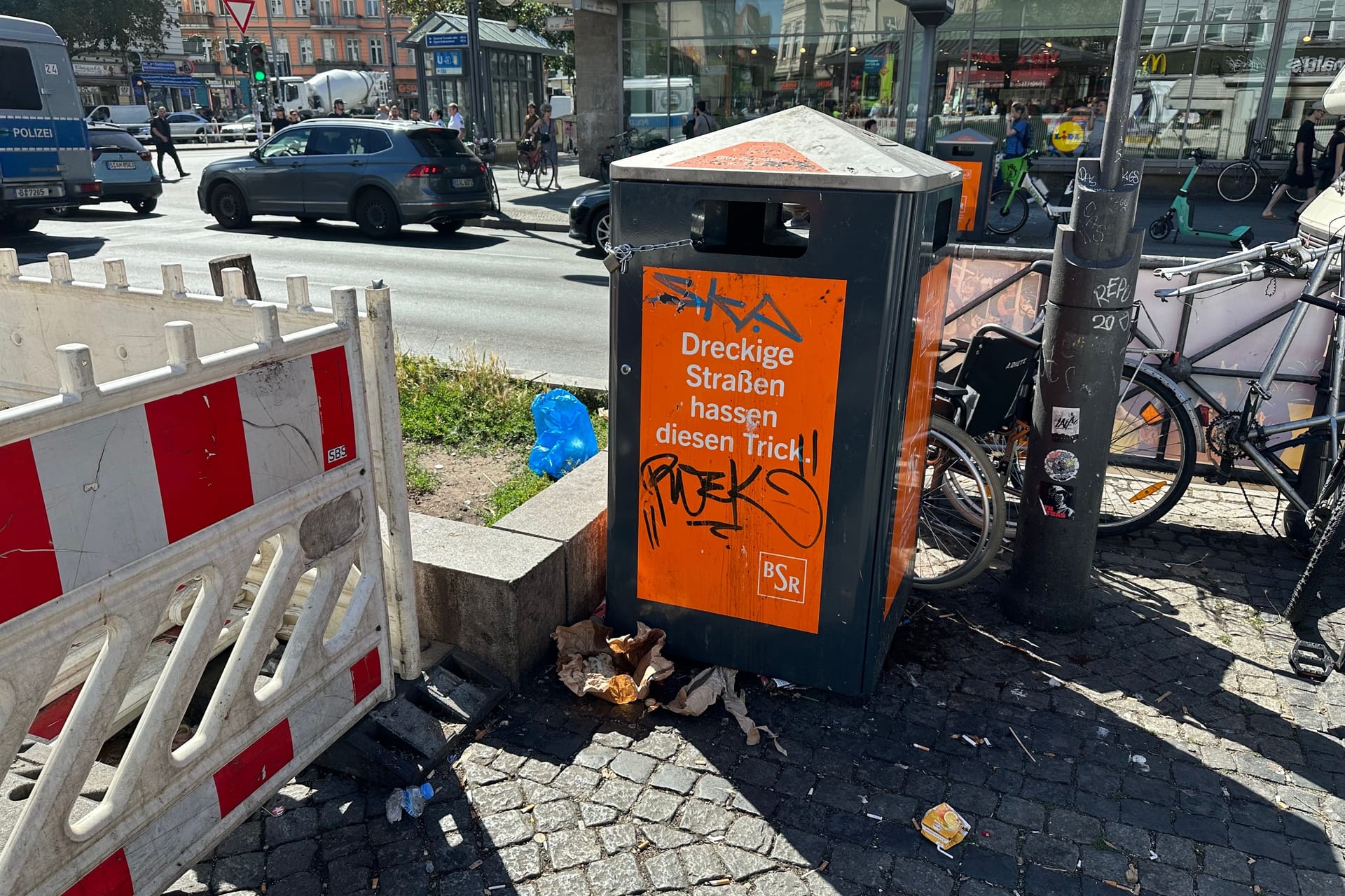 Mülleimer am Hermannplatz: Hier gilt seit Dienstag eine Allgemeinverfügung.