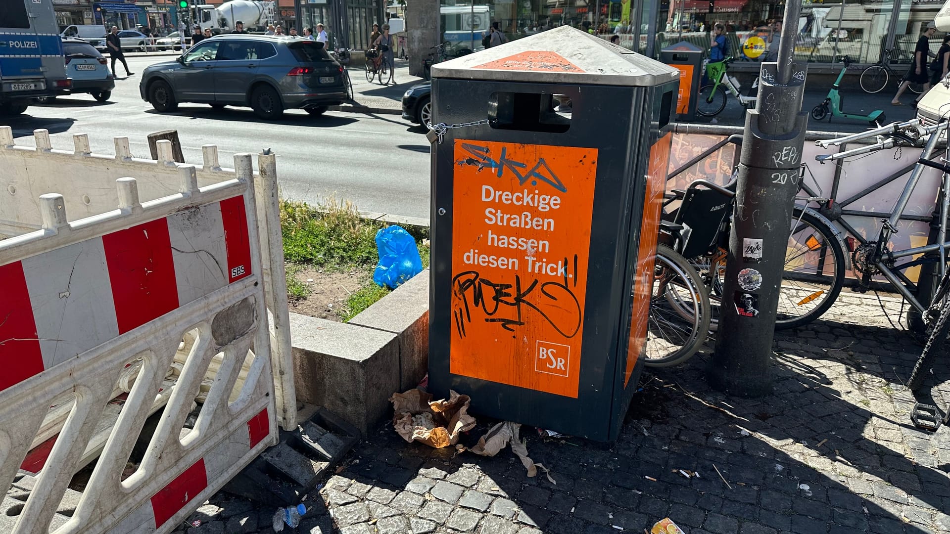 Mülleimer am Hermannplatz: Hier gilt seit Dienstag eine Allgemeinverfügung.