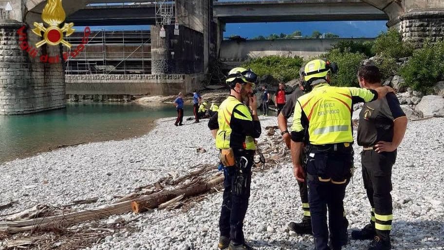 Der Ort des Unglücks: Die Mutter des Mädchens war mit ihrer Tochter zum Strand am Flussufer gekommen.