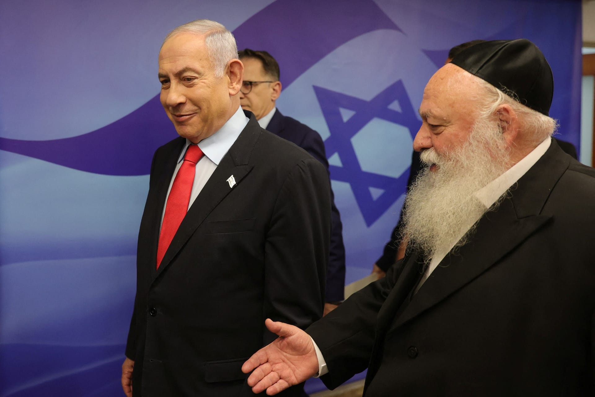 Benjamin Netanjahu (l.) mit dem Ex-Bauminister Yitzhak Goldknopf (Archivbild). Benjamin Netanjahu (l.) mit dem Ex-Bauminister Yitzhak Goldknopf (Archivbild).