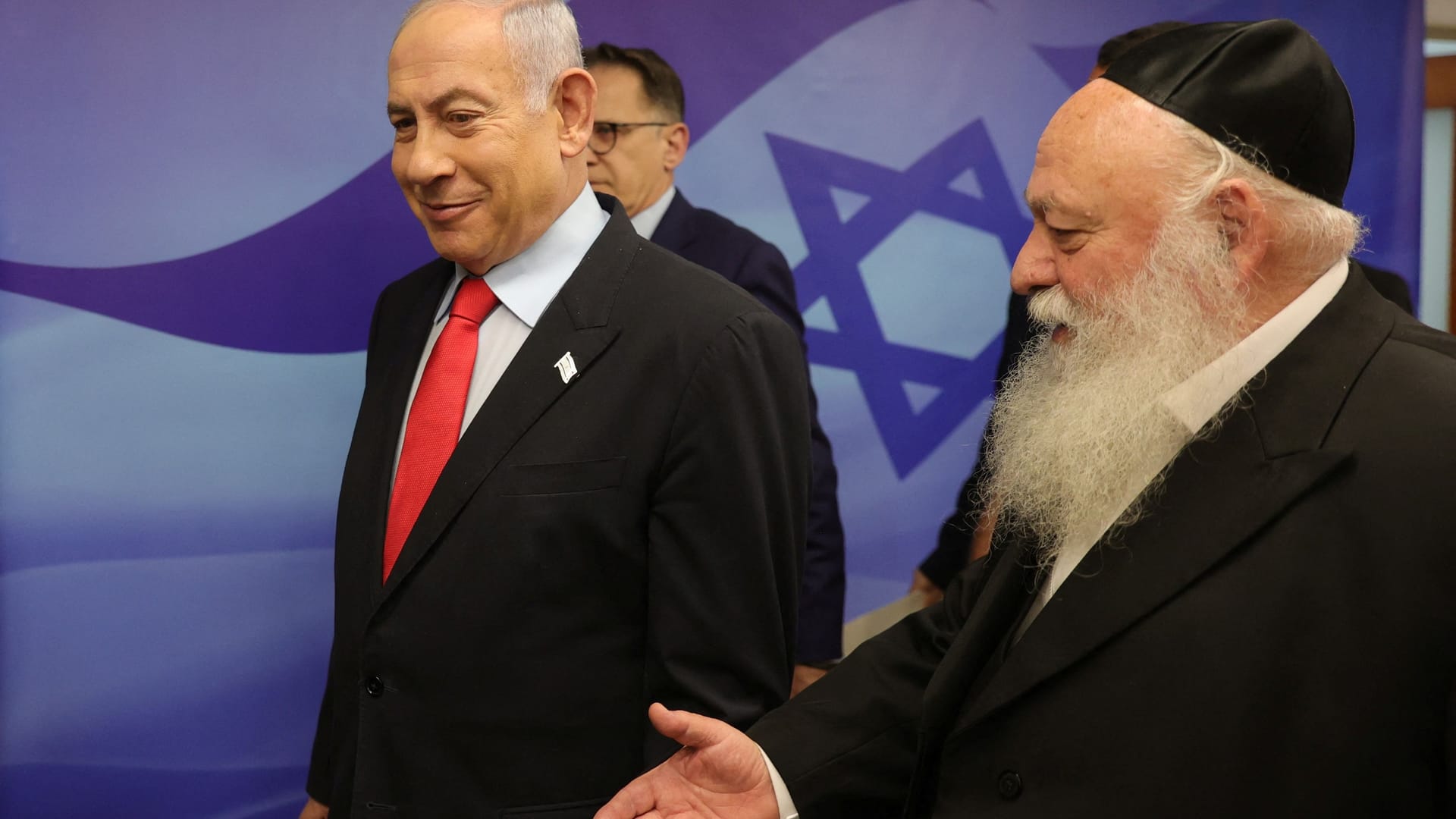 Benjamin Netanjahu (l.) mit dem Ex-Bauminister Yitzhak Goldknopf (Archivbild).