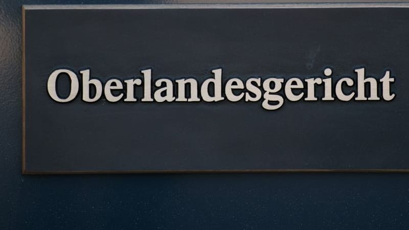 Das Außenschild des Gerichtsgebäudes des Oberlandesgerichts (OLG) Dresden (Archivbild).