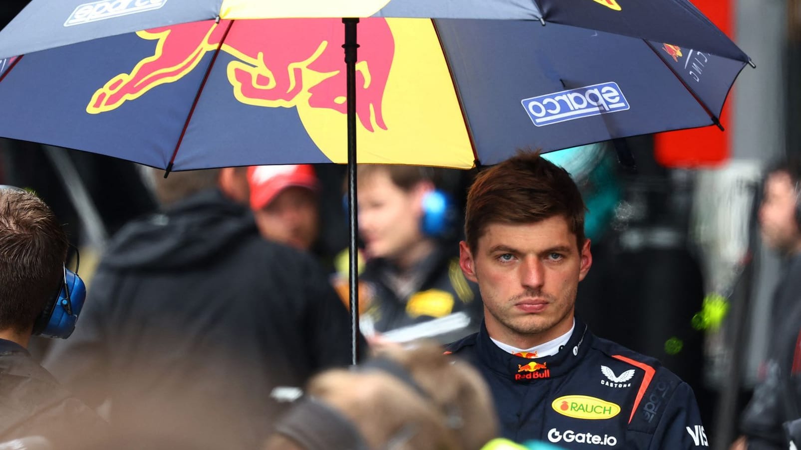Unzufrieden: Weltmeister Max Verstappen war mit dem Abbruch des Rennstarts nicht einverstanden. Unzufrieden: Weltmeister Max Verstappen war mit dem Abbruch des Rennstarts nicht einverstanden.
