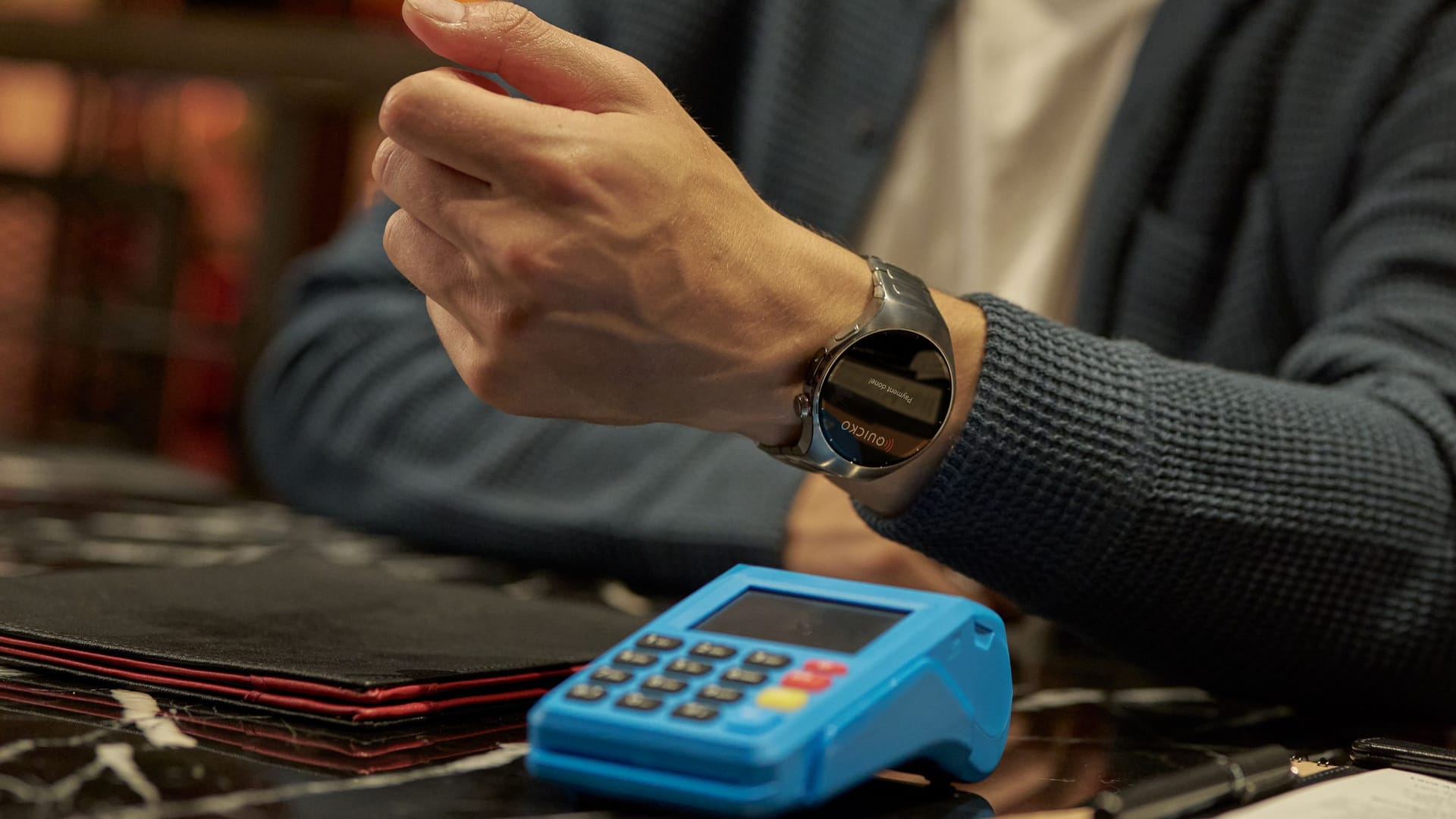 Kontaktloses Bezahlen mit der Watch 5 funktioniert nur über einen Drittanbieter.