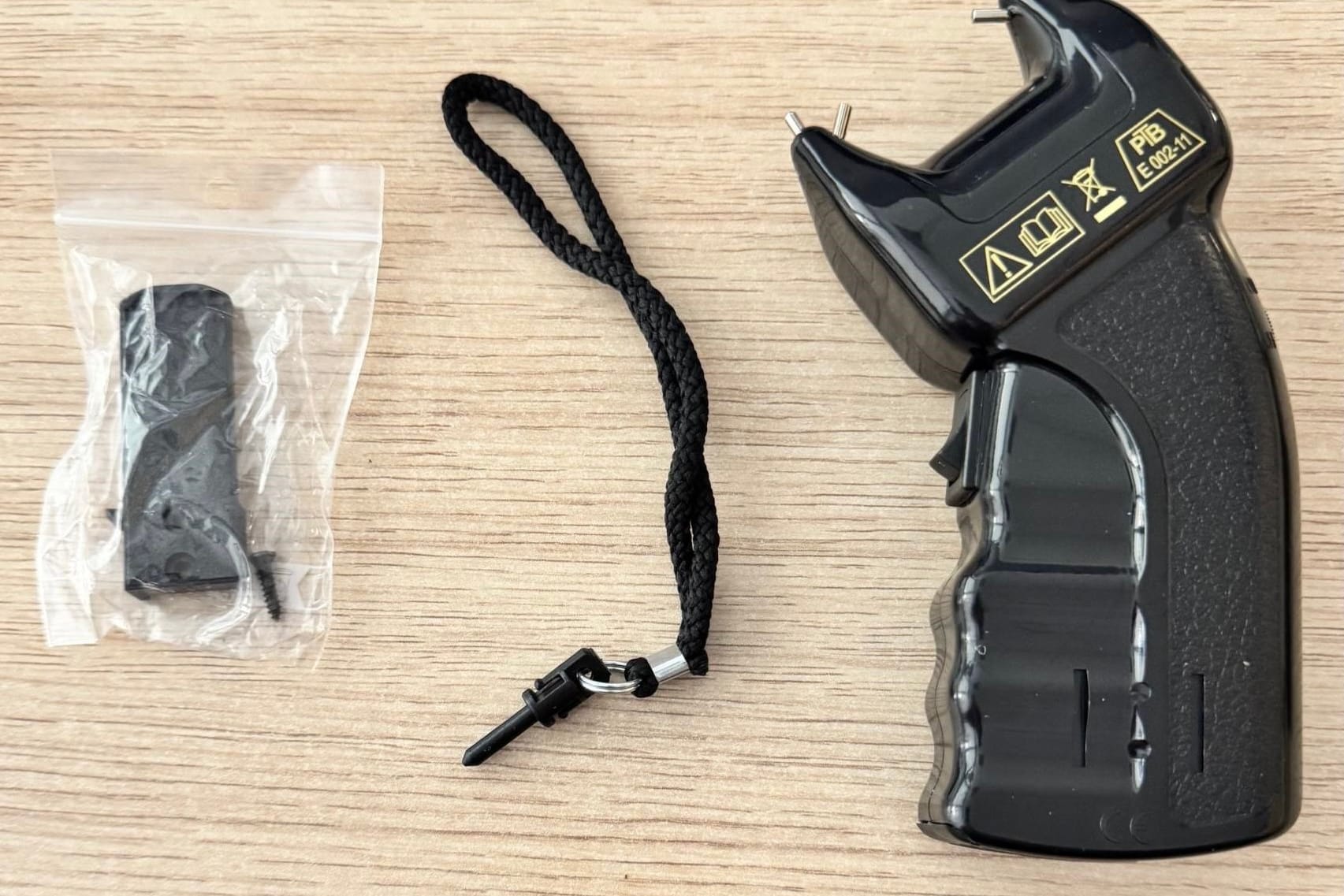 Ein Elektroschocker: Diese Waffe fand die Polizei bei einem Mann am Essener Hauptbahnhof.