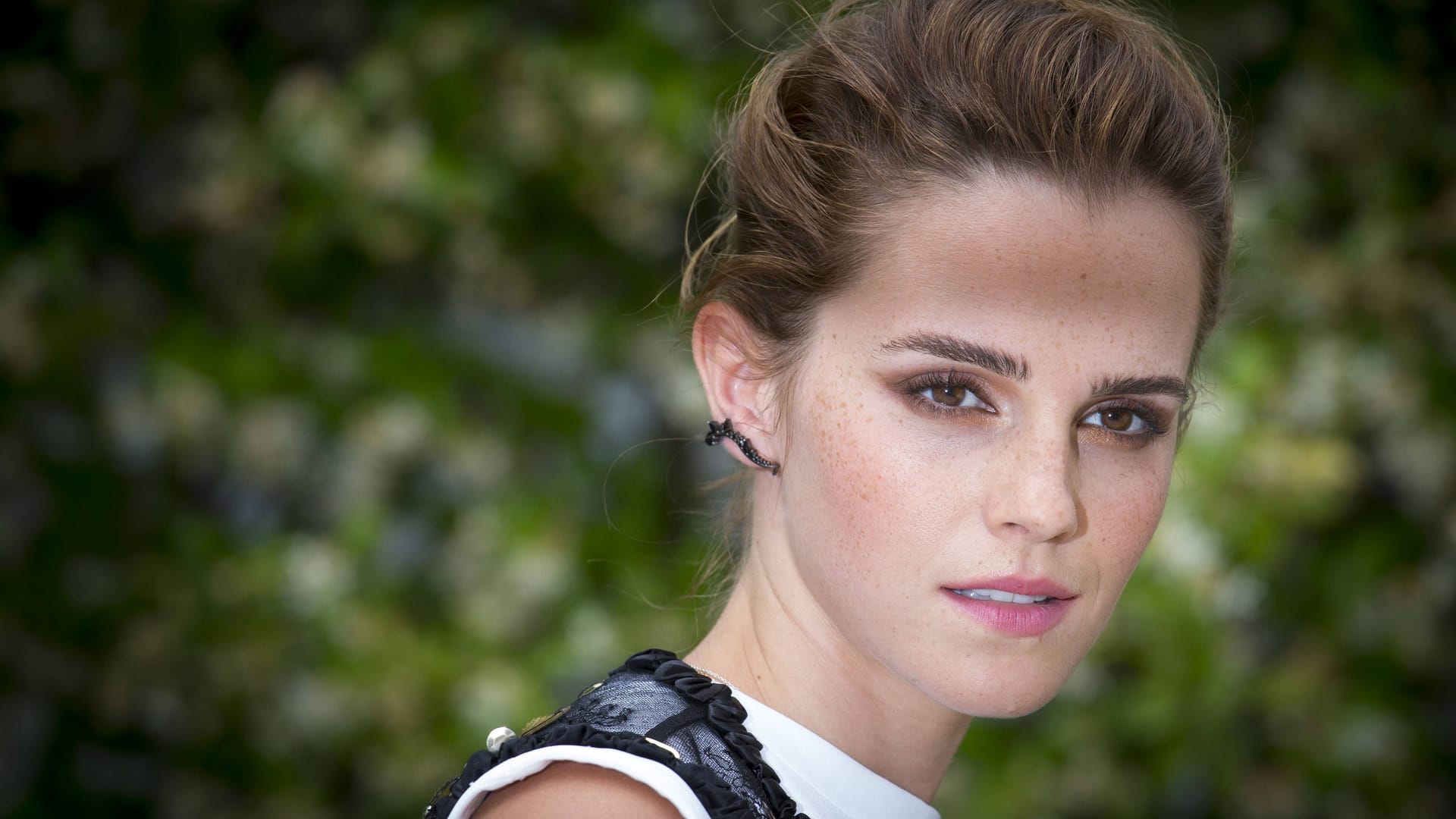 Emma Watson: Die Schauspielerin hat in ihrer Rolle als Autofahrerin (zu viel) Gas gegeben. Emma Watson: Die Schauspielerin hat in ihrer Rolle als Autofahrerin (zu viel) Gas gegeben.