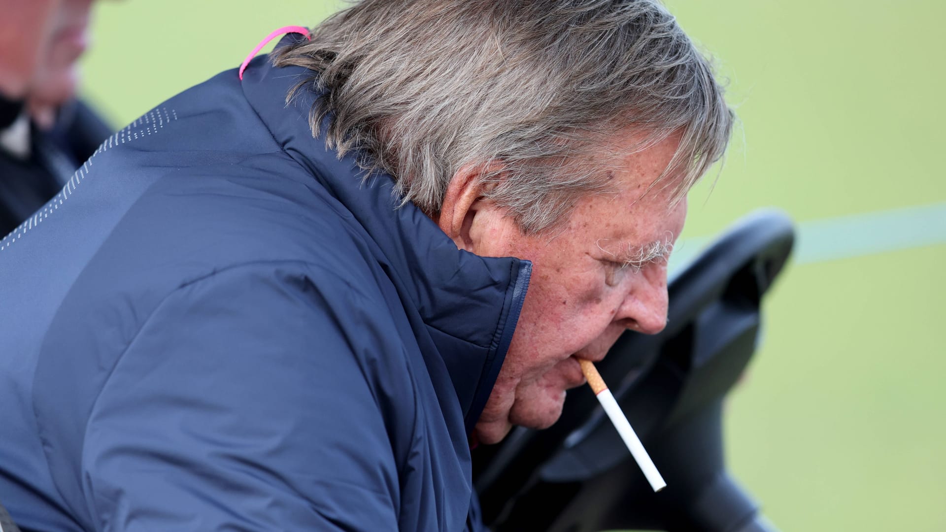 Johann Rupert spielt gern Golf. Er machte sein Vermögen mit Tabak - und er scheint sein Produkt zu mögen.