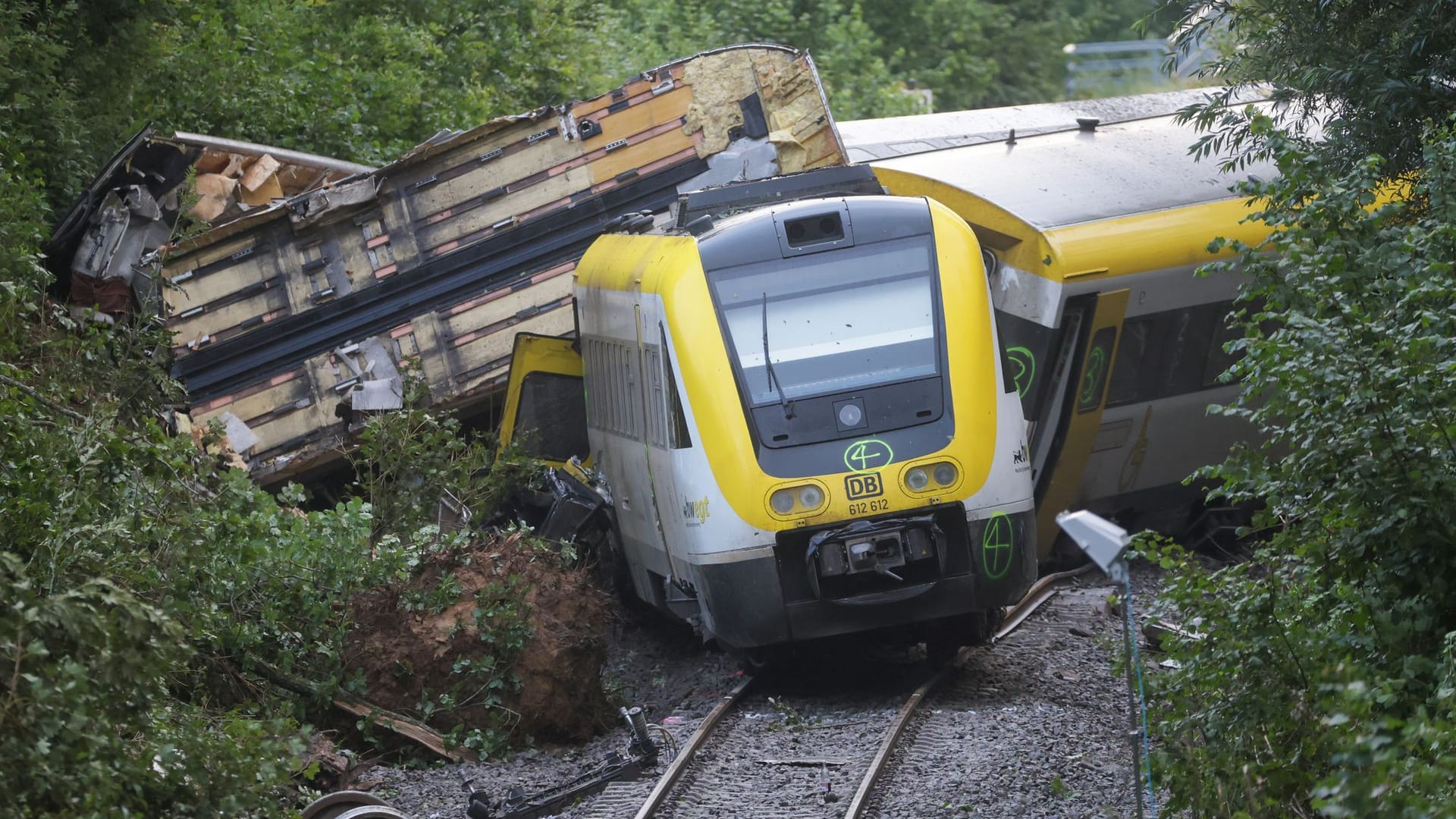 Nach dem Zugunglück in Oberschwaben Nach dem Zugunglück in Oberschwaben