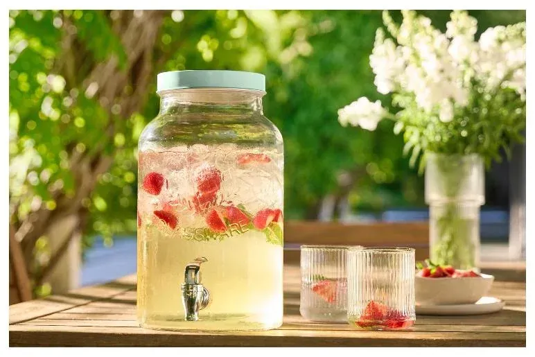 Der Wasserspender von Lidl stellt frische Getränke bereit.