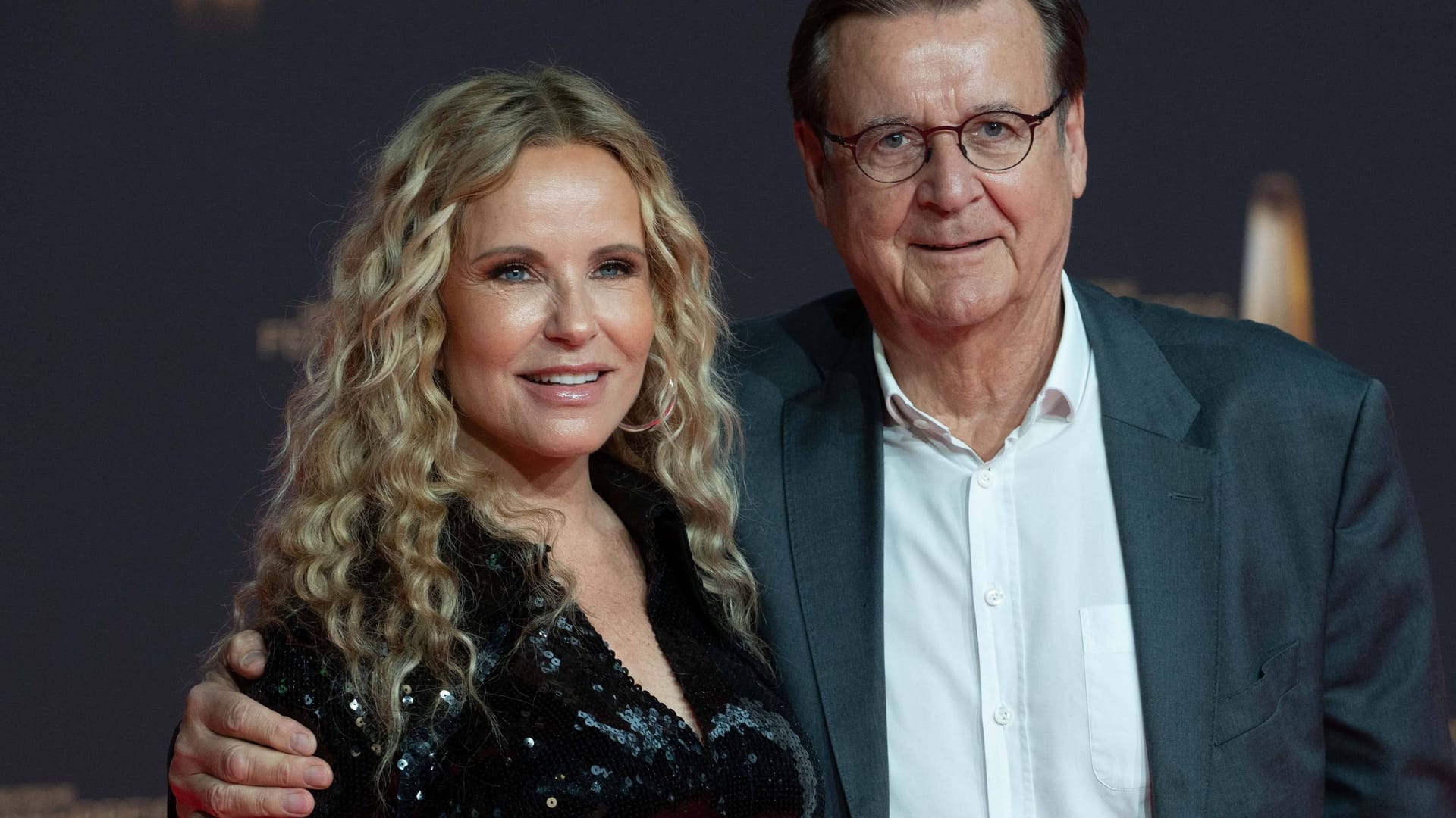 Katja Burkard und Hans Mahr: Hier treten sie gemeinsam beim Deutschen Fernsehpreis im September 2024 auf.