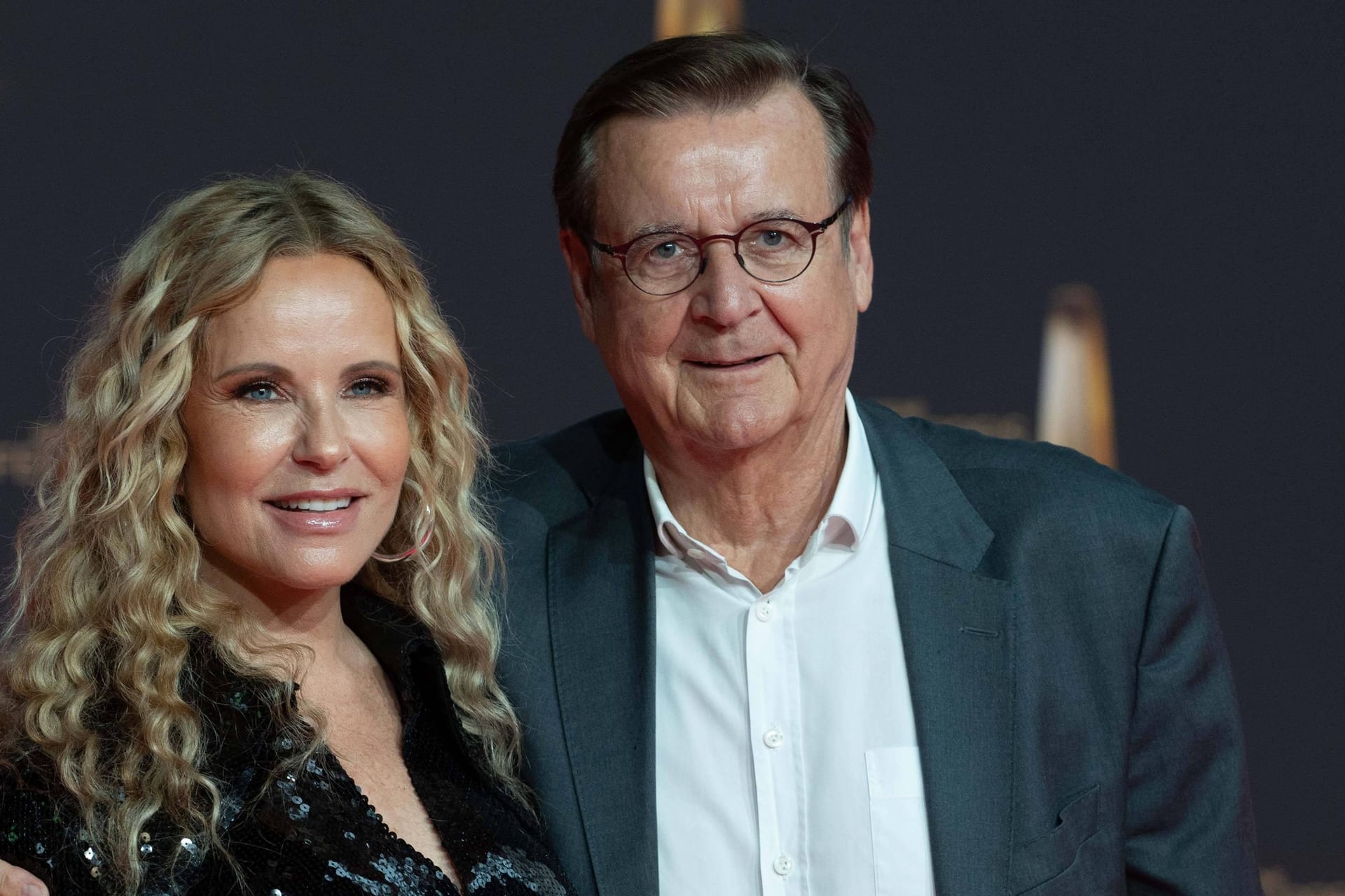 Katja Burkard und Hans Mahr: Hier treten sie gemeinsam beim Deutschen Fernsehpreis im September 2024 auf.