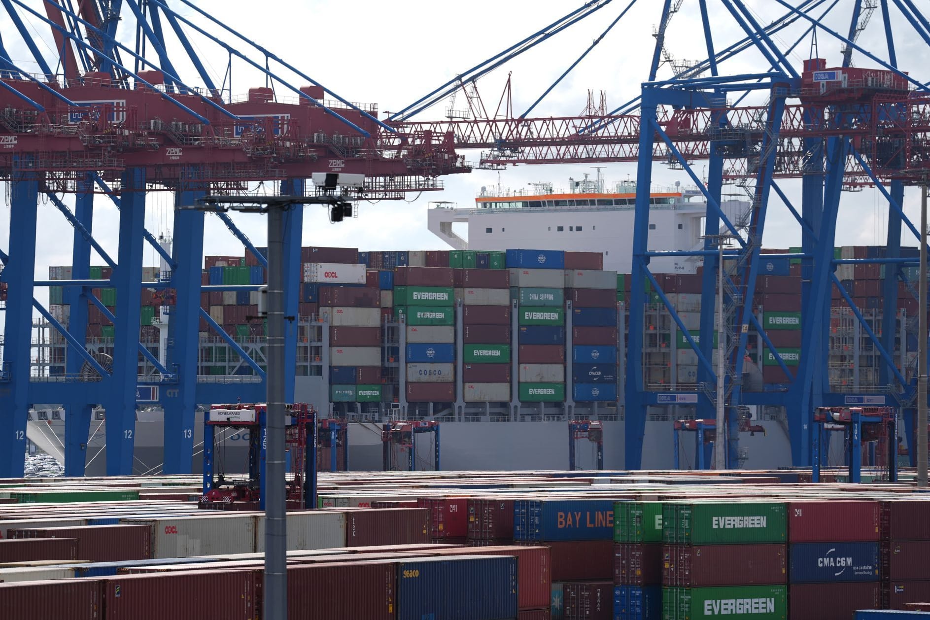 Container Terminal Tollerort im Hamburger Hafen