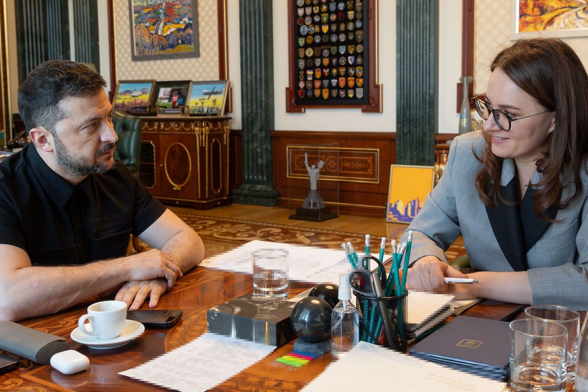 Wolodymr Selenskyj und Julia Swyrydenko: Der ukrainische Staatschef hat die stellvertretende Ministerpräsidentin mit der Leitung der Regierung beauftragt.