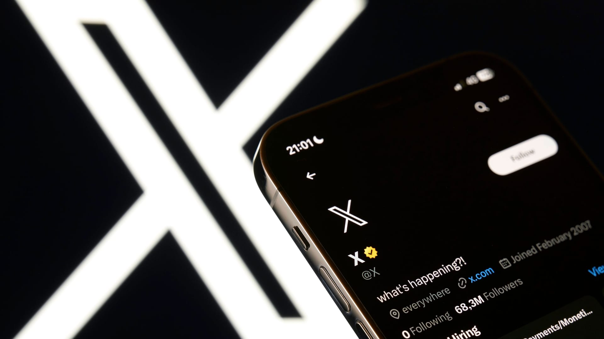 Elon Musks X: Das Netzwerk spielt eine erhebliche Rolle beim Betrug mit gefälschten Promi-Anzeigen, und Nutzer können selbst unfreiwillig zu Mittätern werden.