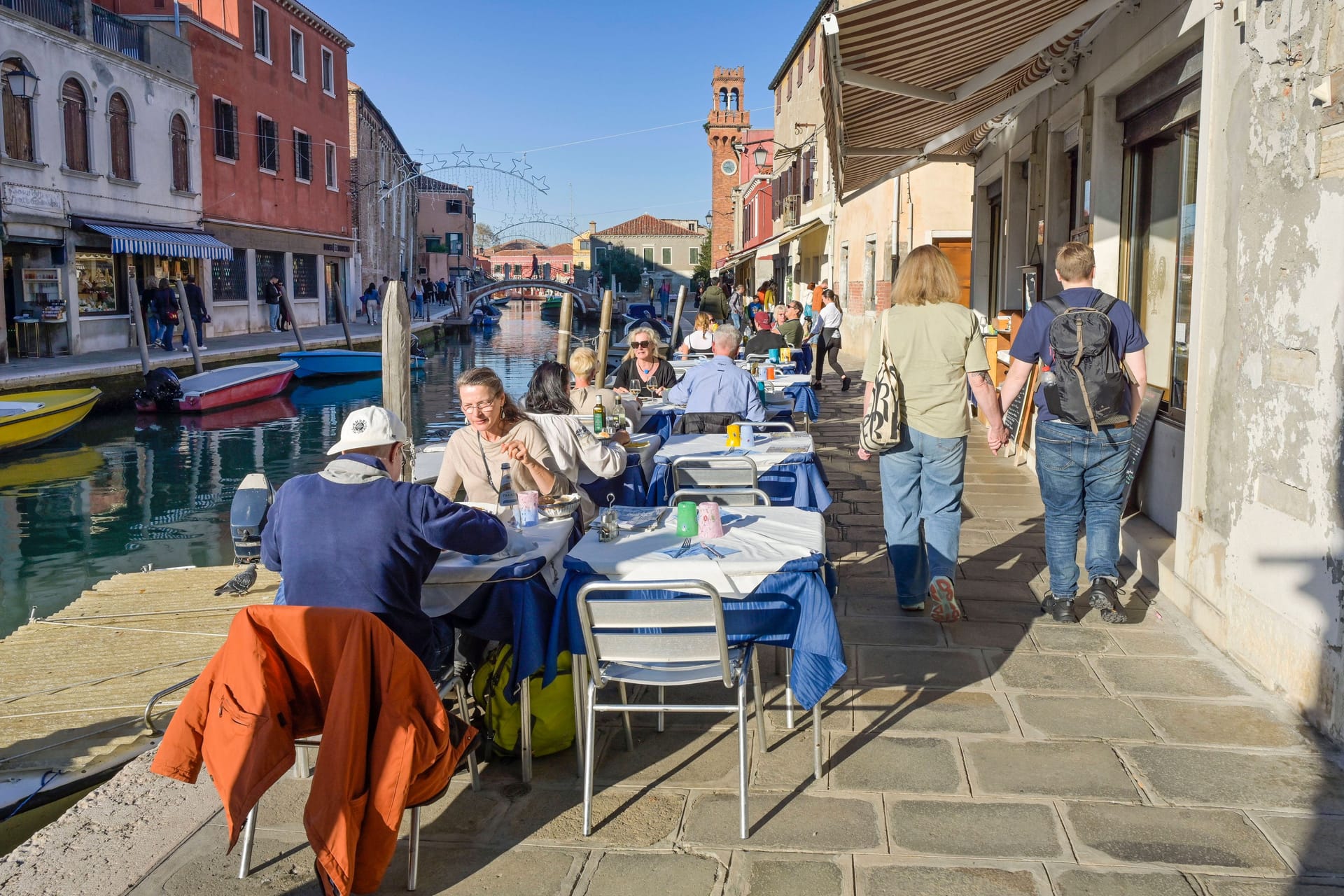 Ein Straßenrestaurant am Kanal Rio de vetrai auf Murano: Die Geschäftsleute in Venedig beschweren sich über fehlende Kundschaft.