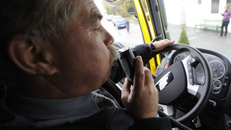 Bis zu drei Jahre lang: Alkolock wird zur Auflage für die Rückkehr in den Straßenverkehr.