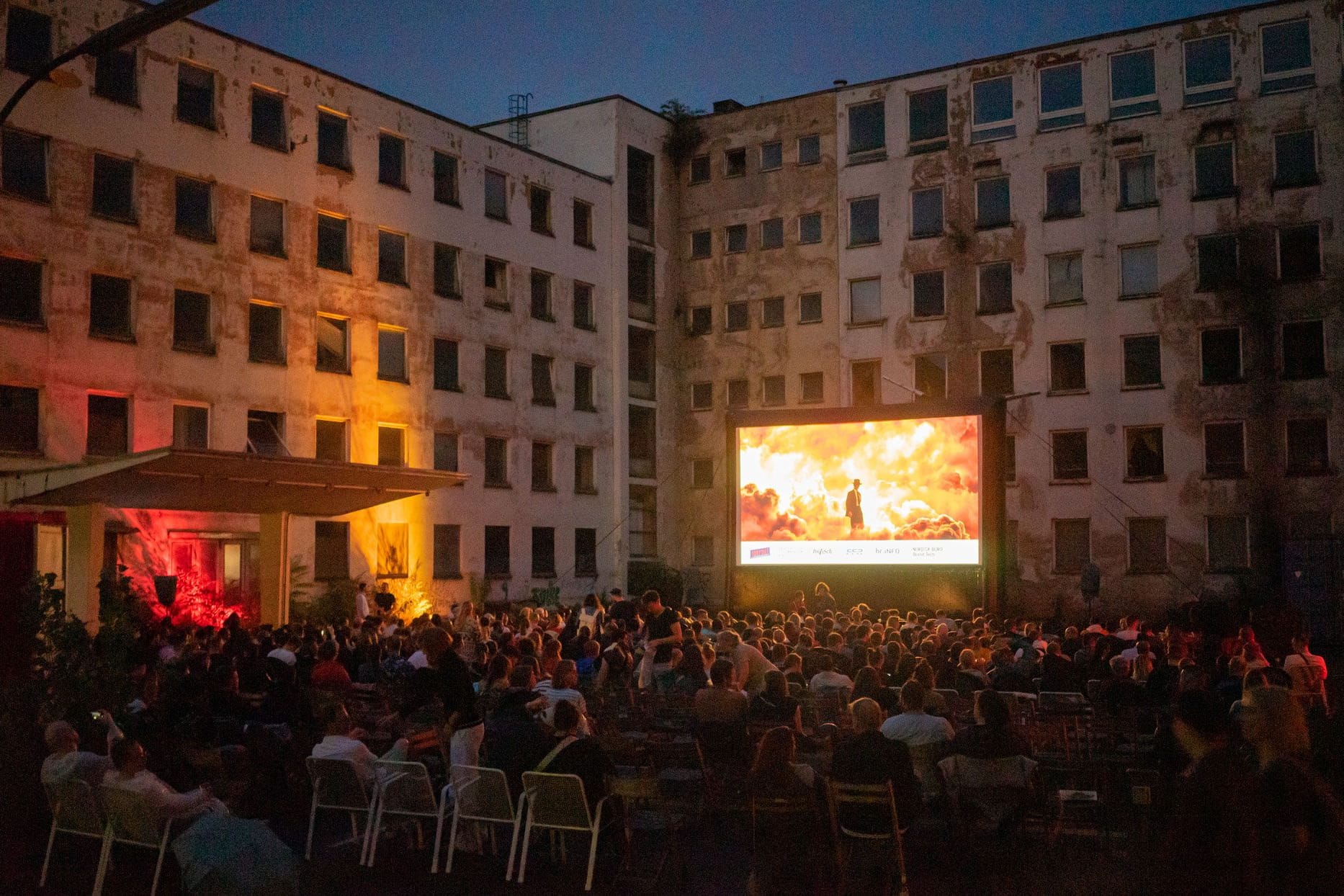 Innenhof im alten Polizeipräsidium (Archivbild): Im besonderen Ambiente flimmern wieder ausgewählte Bewegtbilder über die Leinwand.
