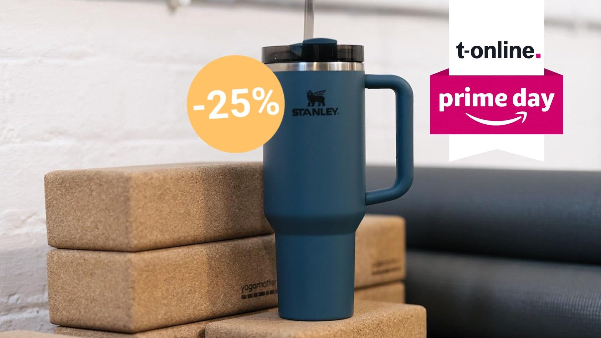 Für kalte und warme Getränke: Bei Amazon können Sie sich den beliebten Thermobecher von Stanley im Angebot sichern.