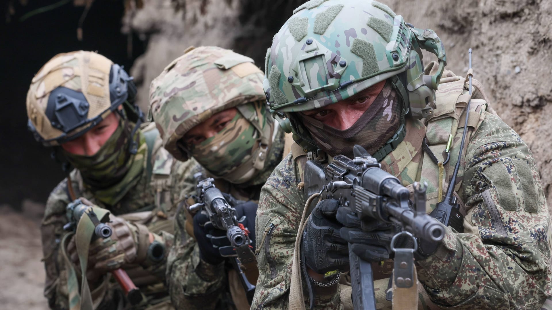Russische Soldaten bereiten sich auf den Einsatz vor (Symbolbild).