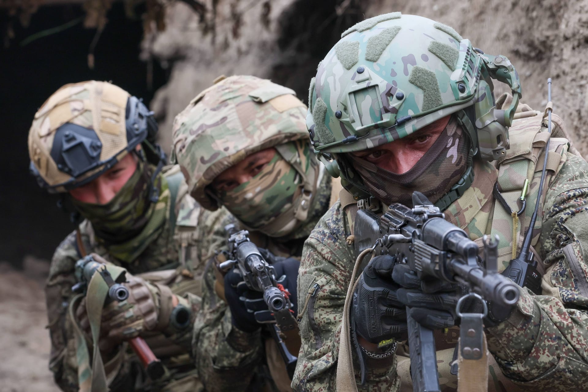 Russische Soldaten bereiten sich auf den Einsatz vor (Symbolbild).