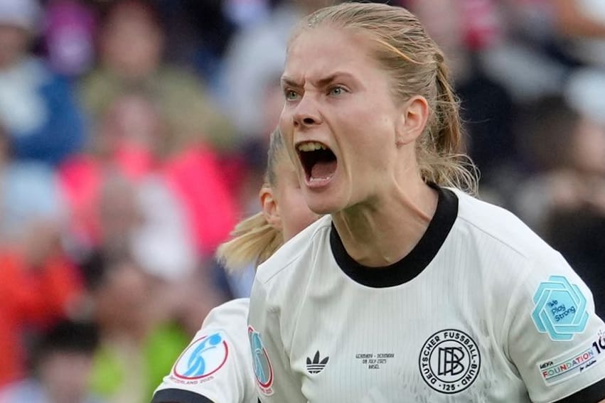Sjoeke Nüsken schreit ihre Freude heraus: Der Treffer der Mittelfeldakteurin brachte Deutschland zurück ins Spiel.