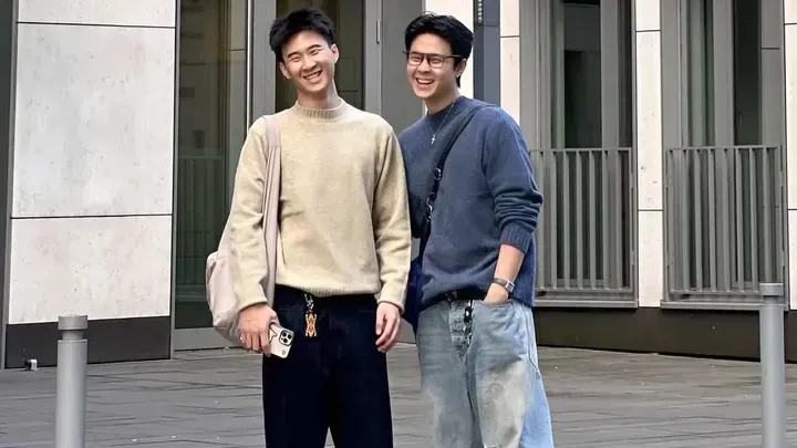 Die beiden als lebenslustig beschriebenen Zwillinge Quang Nguyen (l.) und Minh Nguyen (Archivbild): Sie sind bei einer Rollerfahrt ums Leben gekommen. Die beiden als lebenslustig beschriebenen Zwillinge Quang Nguyen (l.) und Minh Nguyen (Archivbild): Sie sind bei einer Rollerfahrt ums Leben gekommen.