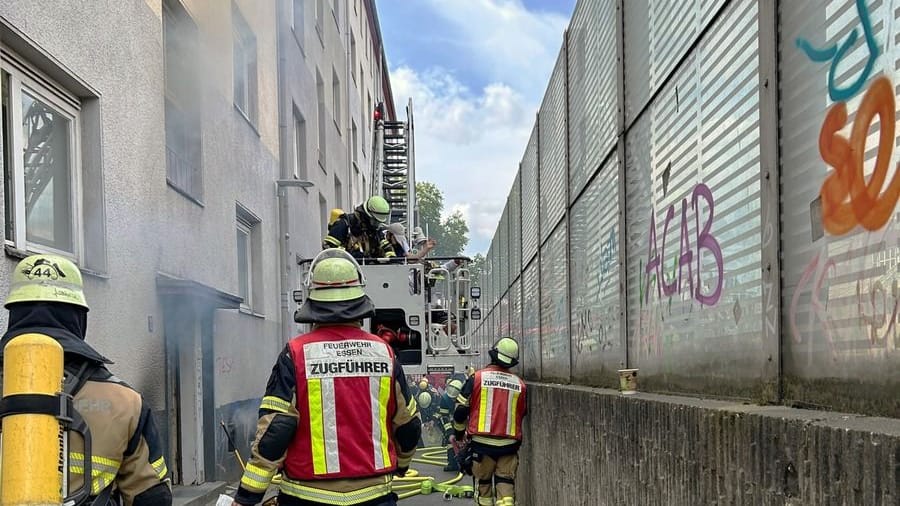 Aufwendige Rettung: Die Enge vor Ort erschwerte den Einsatz.