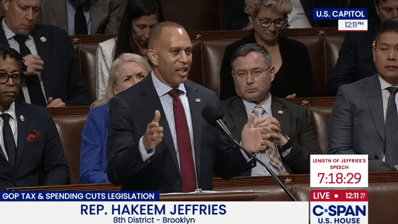 Der Demokrat Hakeem Jeffries: Im US-Repräsentantenhaus spricht er schon seit Stunden.
