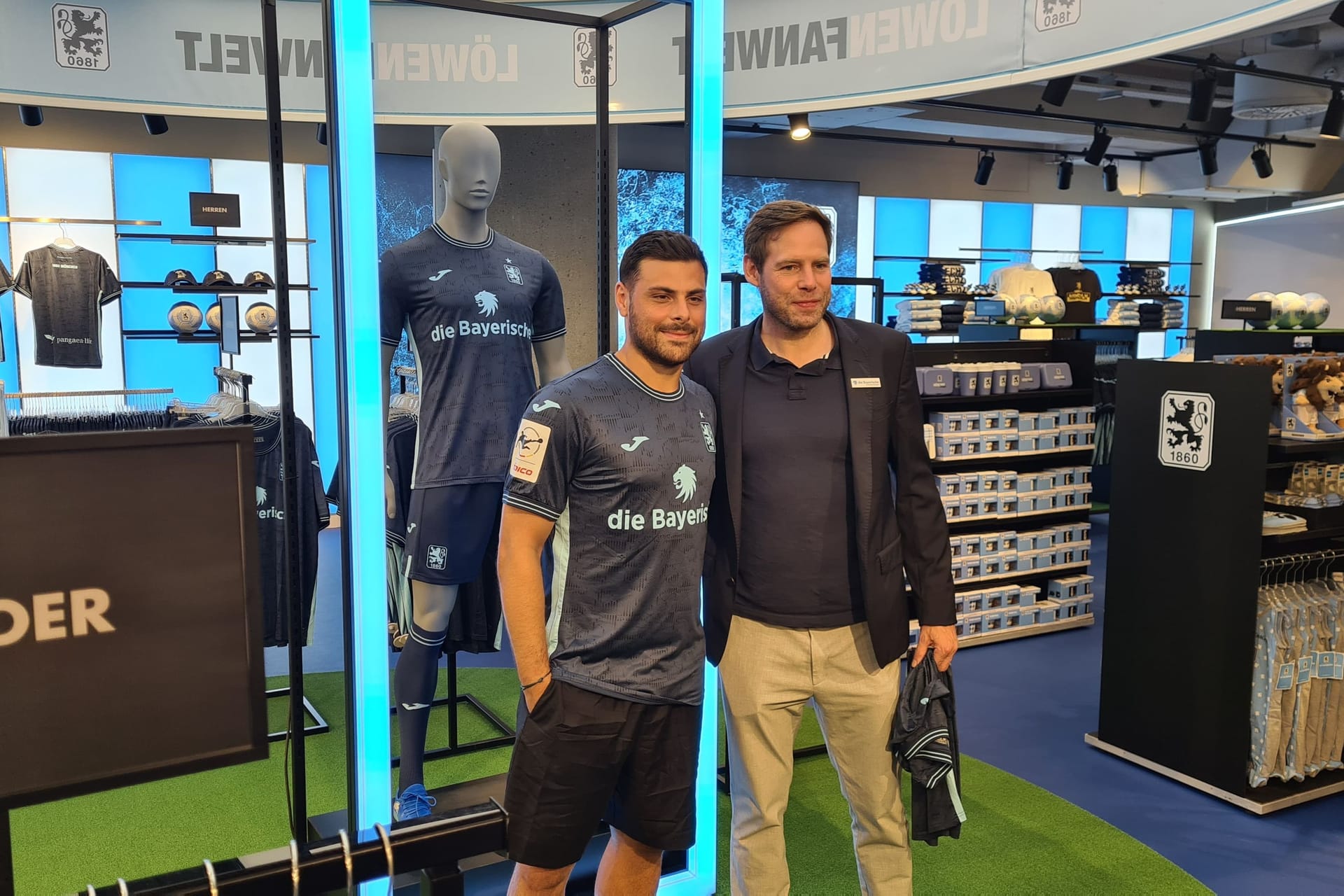 Kevin Volland (l.) und "Löwen"-Geschäftsführer Christian Werner: