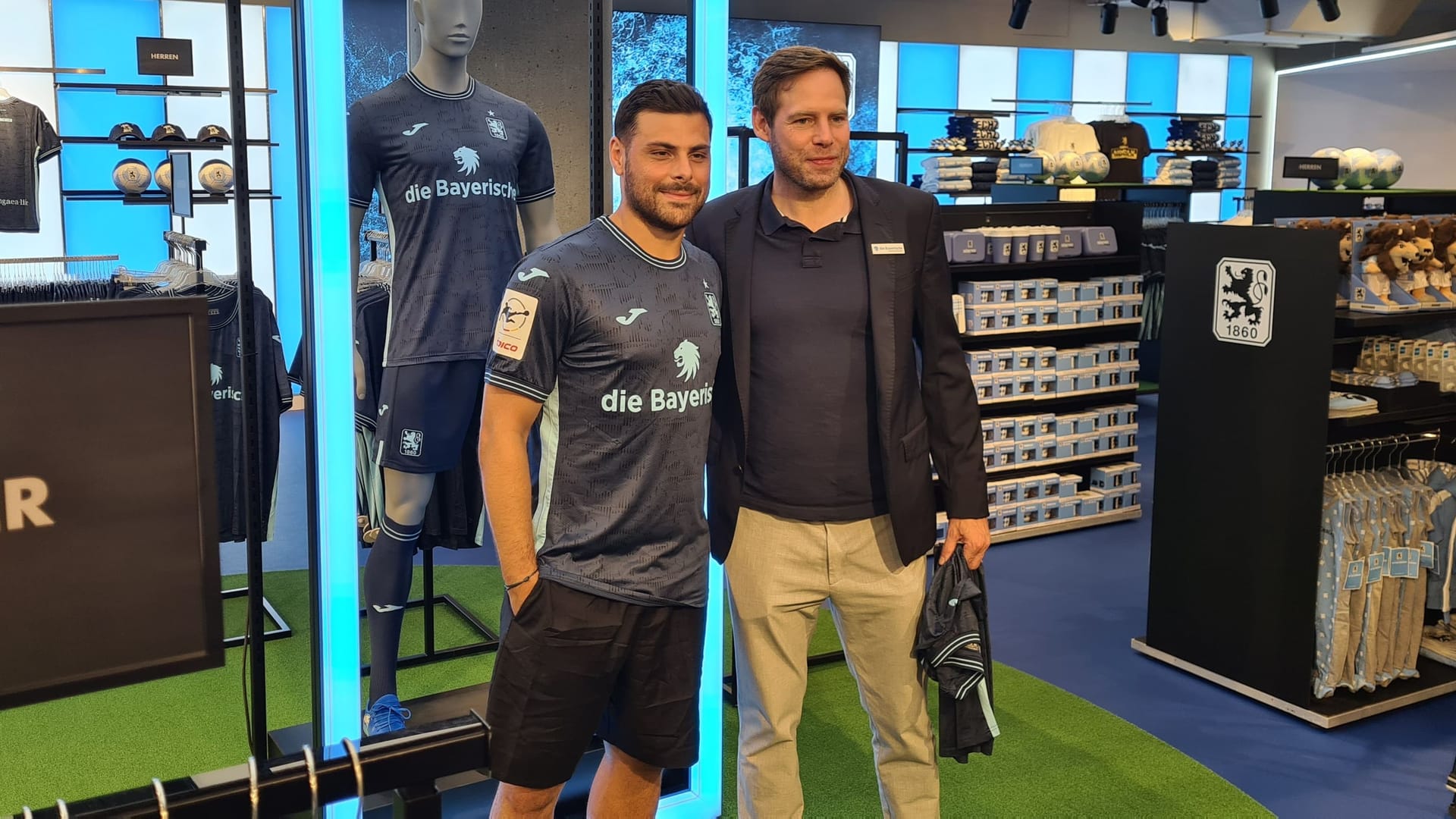 Kevin Volland (l.) und "Löwen"-Geschäftsführer Christian Werner: