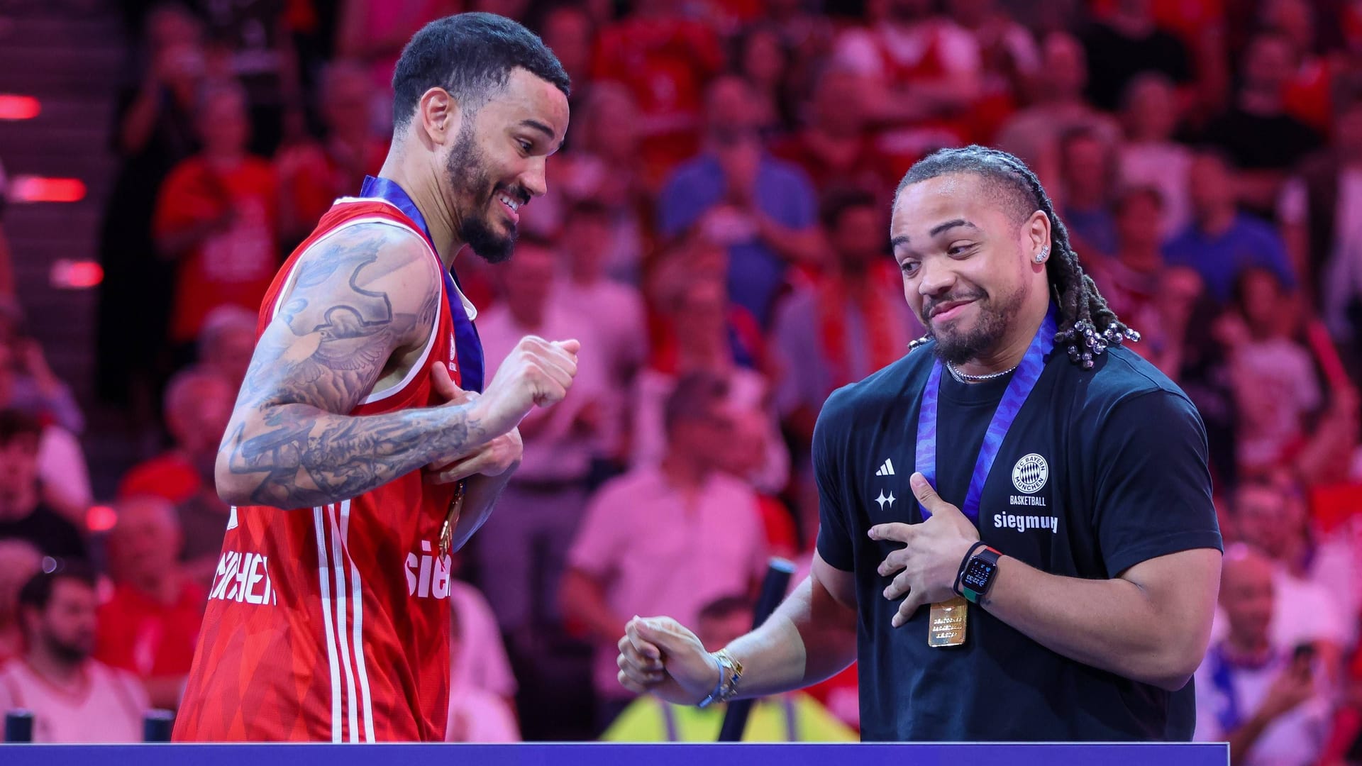 Nick Weiler-Babb (l.) und Carsen Edwards: Beide verabschieden sich mit der deutschen Meisterschaft aus München. Nick Weiler-Babb (l.) und Carsen Edwards: Beide verabschieden sich mit der deutschen Meisterschaft aus München.