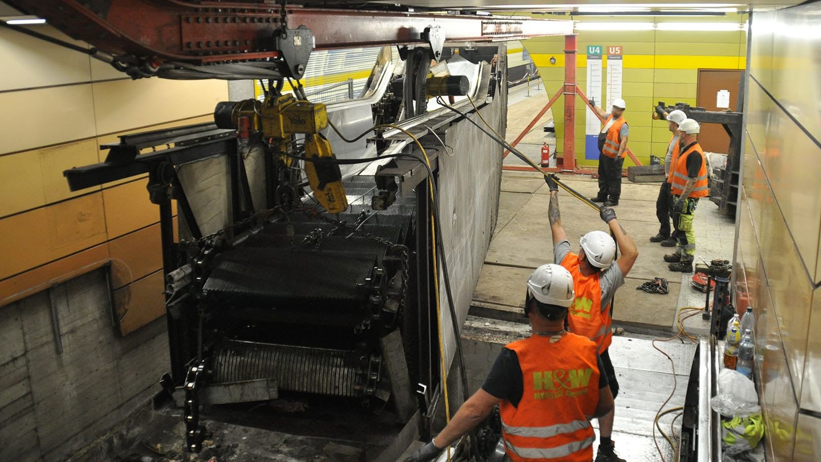 Dienstende: Eine der bislang ältesten Rolltreppen stammt von 1971 am Marienhof und wird gerade ausgetauscht.