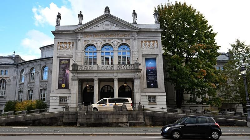 Autos fahren am Prinzregententheater vorbei (Archivbild): Es gibt noch Restkarten für die Premiere von Faurés "Pénélope". Autos fahren am Prinzregententheater vorbei (Archivbild): Es gibt noch Restkarten für die Premiere von Faurés "Pénélope".