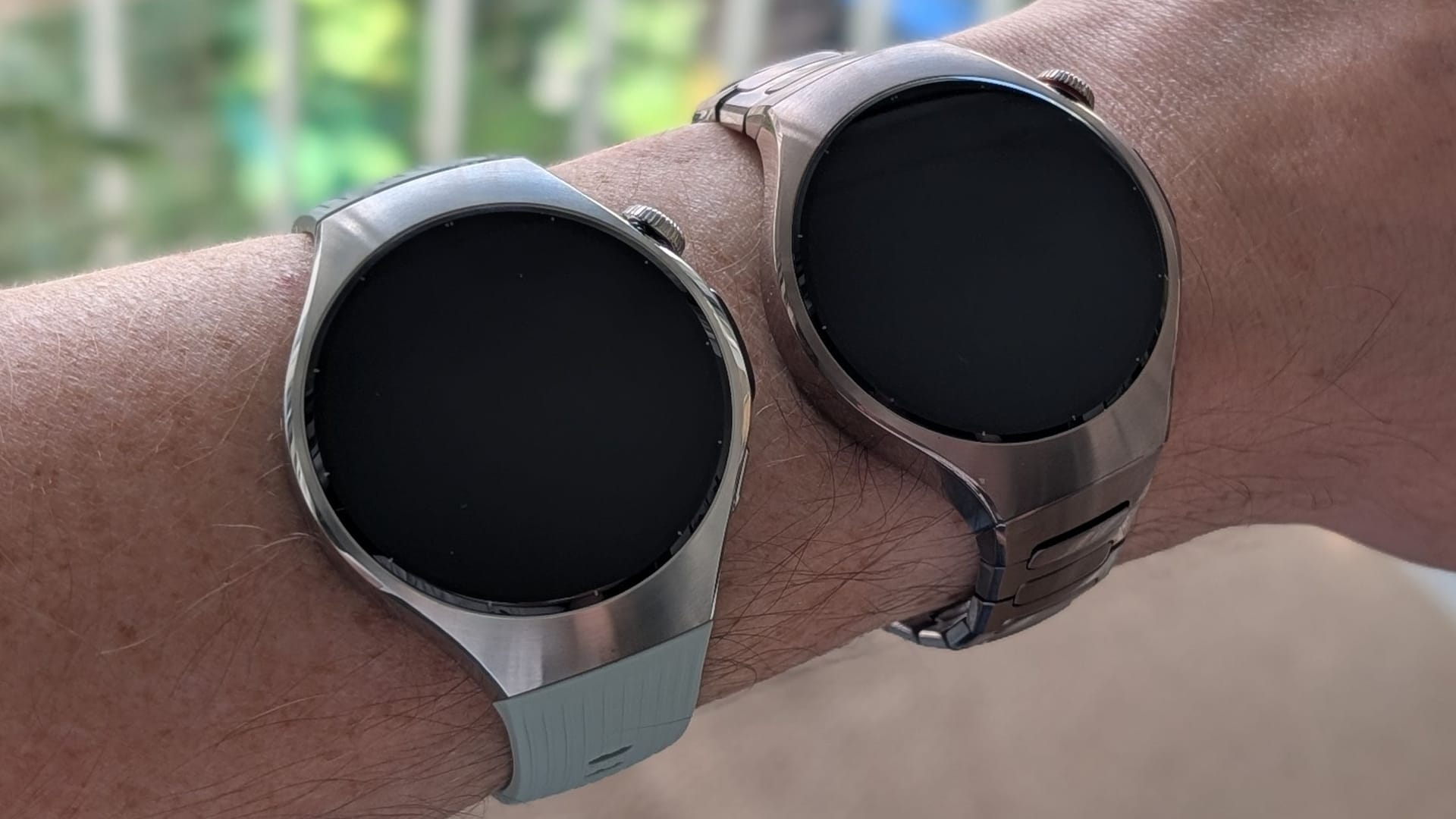 Huawei Watch 5 im Test: Das neue 42mm-Modell ist in verschiedenen Varianten und Farben erhältlich.