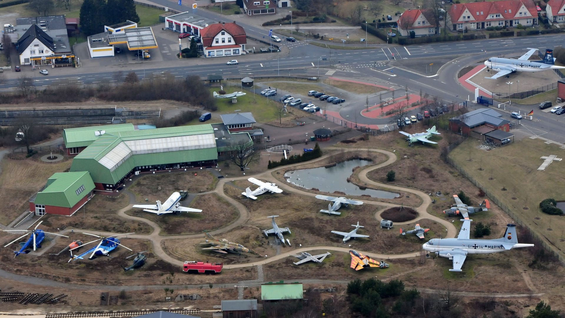 Das Aeronauticum aus der Luft (Archivfoto): Mehrere historische Flugzeuge stehen auf dem Gelände – dazwischen können Besucher ihre Camper stellen.