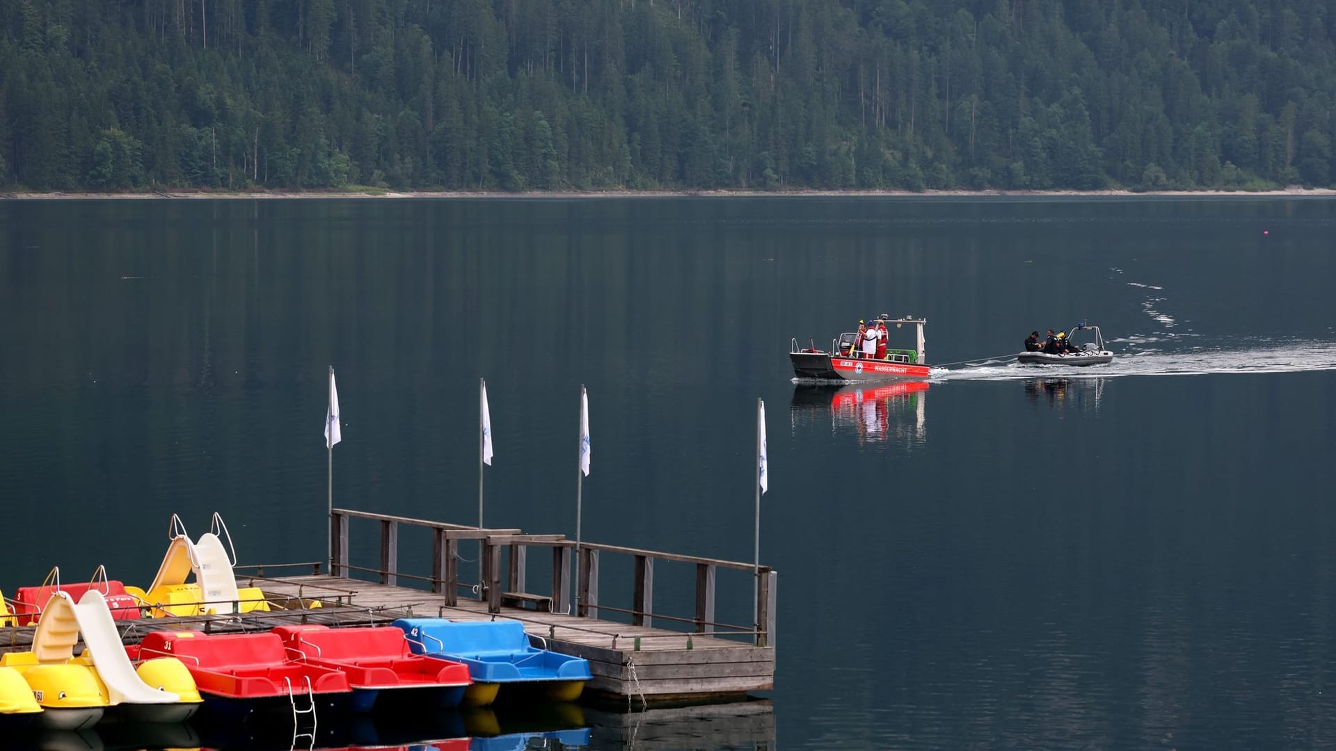 Nach dem Badeunfall auf dem Eibsee mit zwei Vermissten Nach dem Badeunfall auf dem Eibsee mit zwei Vermissten