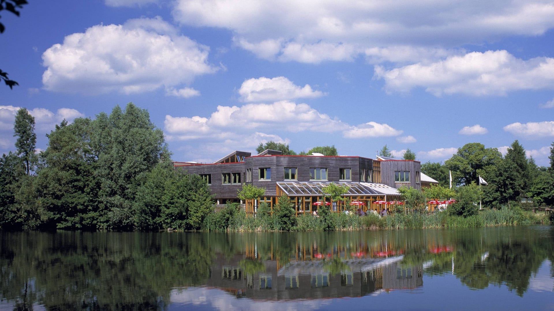 Hankensbüttel: Isenhagener See und Otter-Zentrum zur Arterhaltung der Fischotter.
