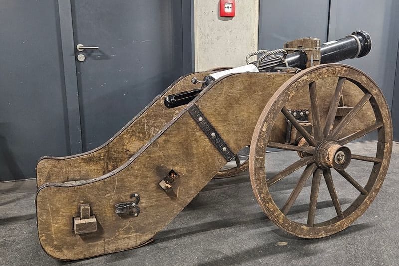 Die historische Kanone: Die Polizei lagerte sie in der eigenen Tiefgarage zwischen, bis sich der rechtmäßige Besitzer meldete.