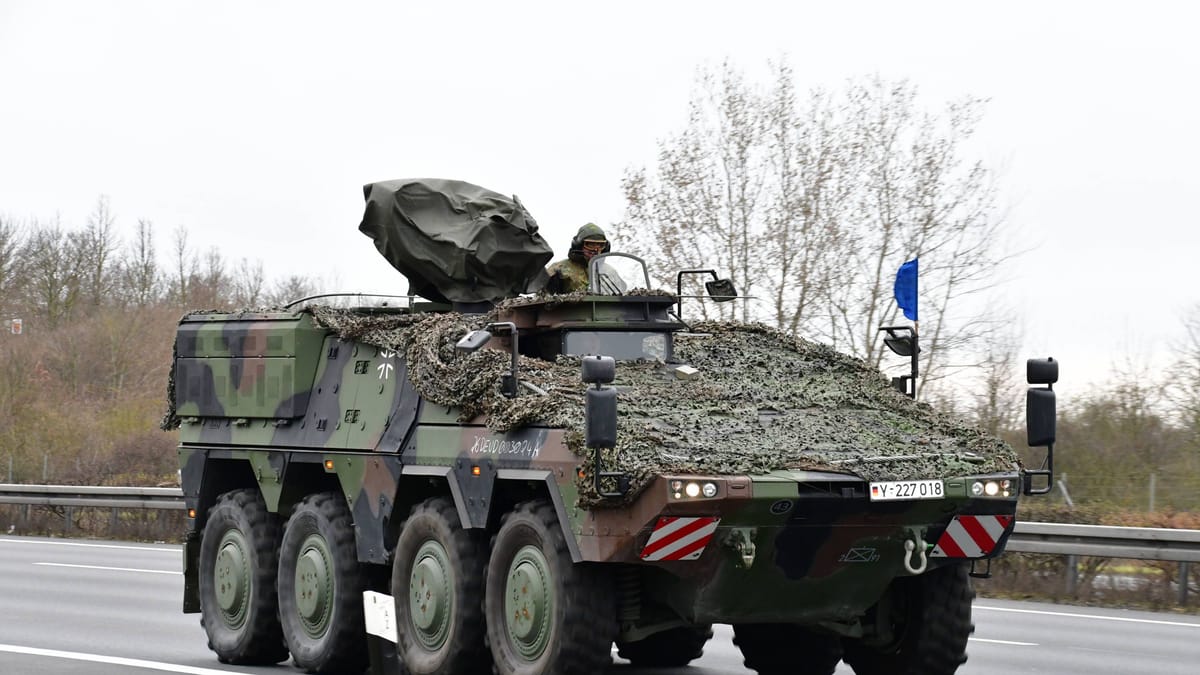 Gasilci posredovali pri okvarjenem tanku in uhajanju hladilne tekočine v vojašnicah